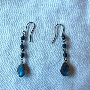 Pretty dangling earrings with gray stones